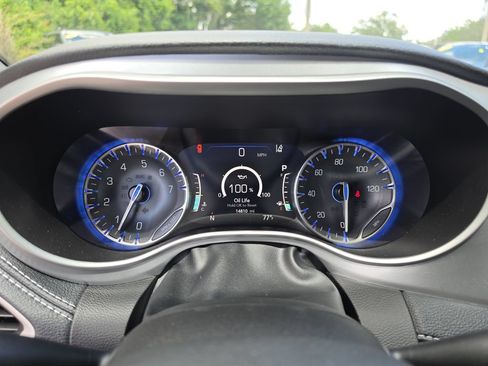 Certified 2023 Chrysler Pacifica Touring-L w/ S Appearance Package FWD image 30