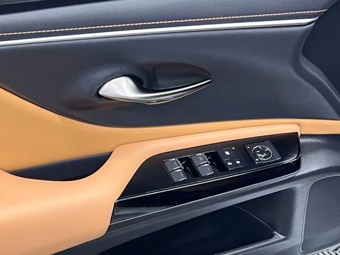 Certified 2025 Lexus ES 350 w/ Accessory Package (Z1) FWD image 10