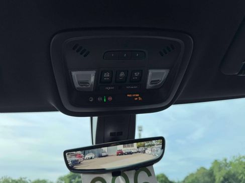 Used 2023 Chevrolet Traverse RS AWD/4WD image 34