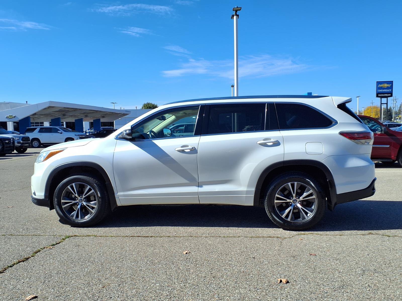 Used 2016 Toyota Highlander XLE AWD/4WD image 8