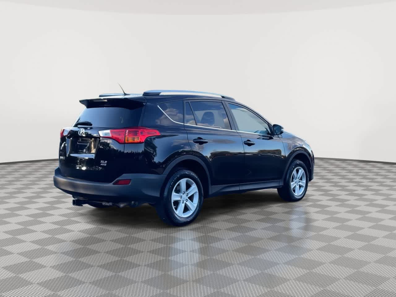 Used 2014 Toyota RAV4 XLE AWD/4WD image 8