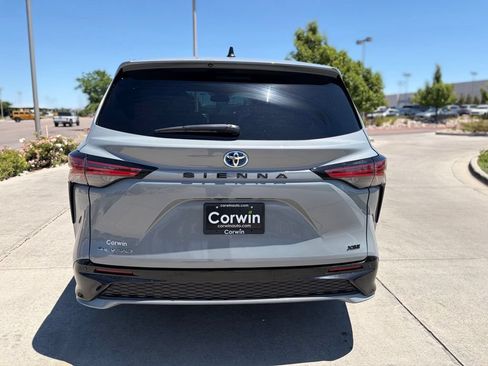 Used 2025 Toyota Sienna XSE AWD/4WD image 7