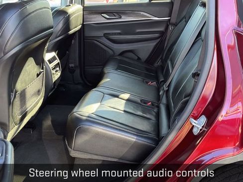 Used 2023 Jeep Grand Cherokee Limited image 15