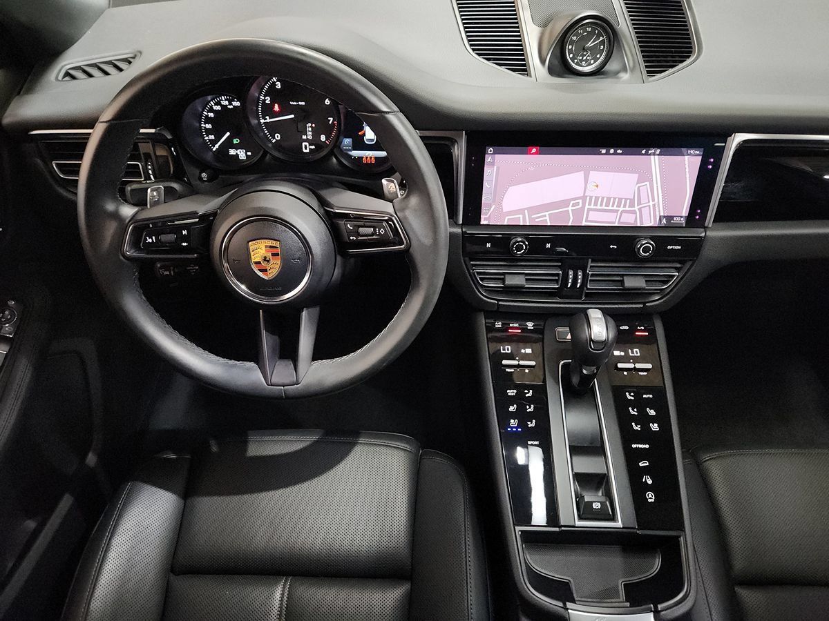 Used 2023 Porsche Macan AWD/4WD image 47