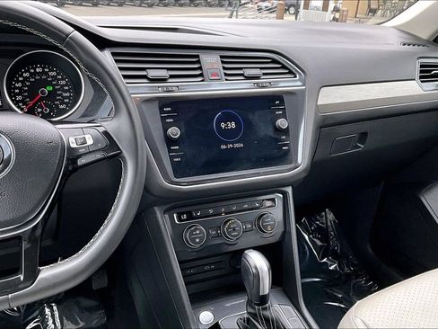 Used 2021 Volkswagen Tiguan SE FWD image 8