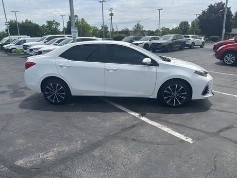 Used 2018 Toyota Corolla SE FWD image 3