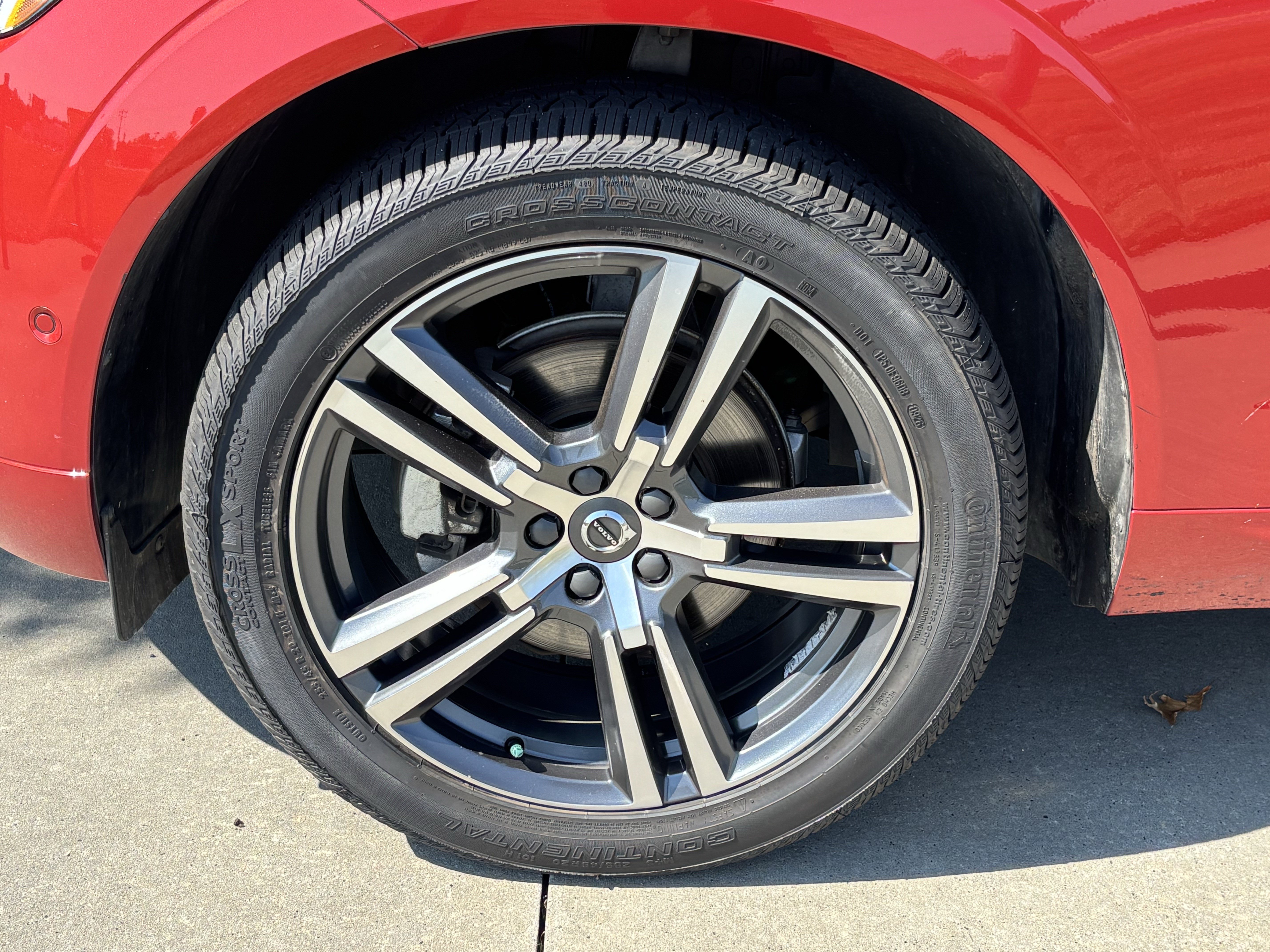 Used 2019 Volvo XC60 T5 Momentum w/ Multimedia Package FWD image 13