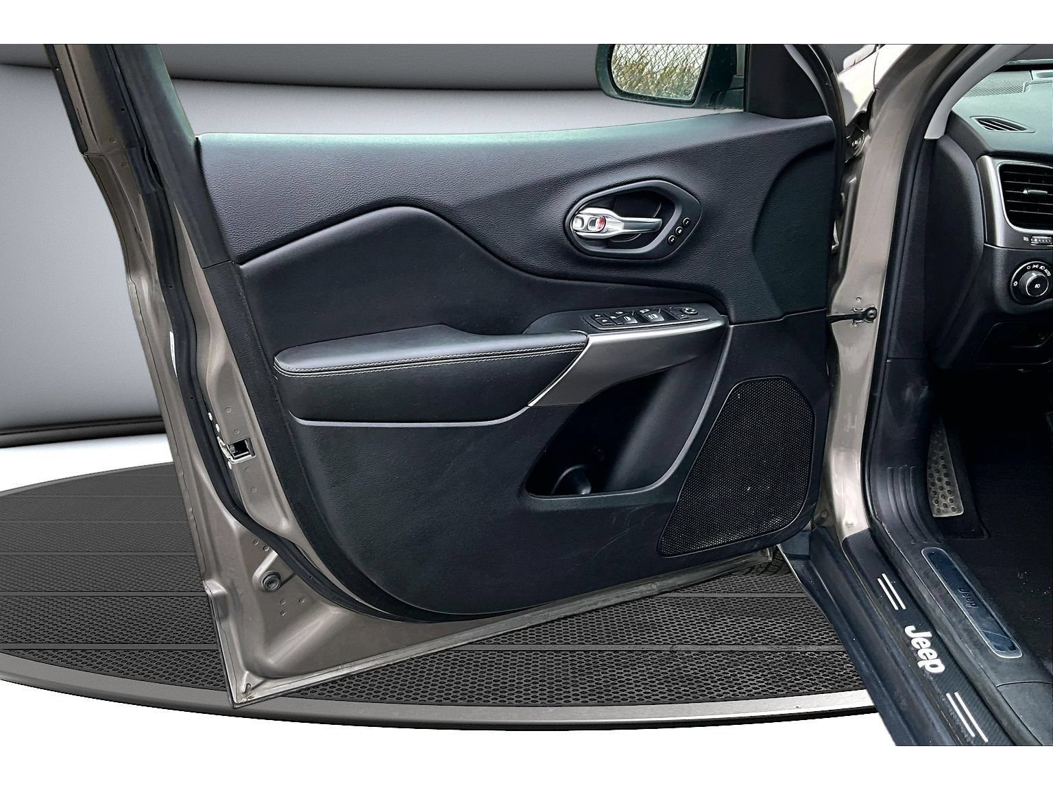 Used 2019 Jeep Cherokee Limited AWD/4WD image 31