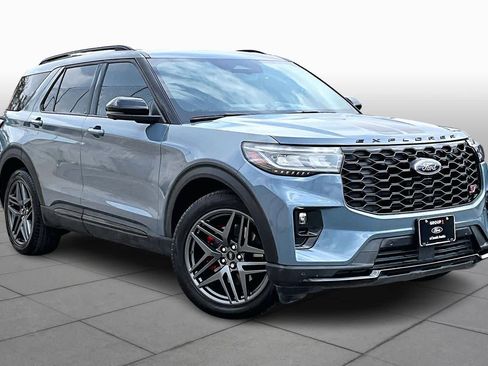 Used 2025 Ford Explorer ST image 5