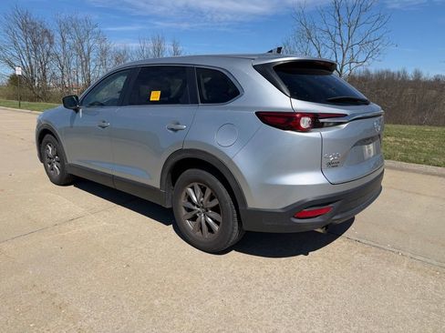 Used 2018 MAZDA CX-9 Sport image 2
