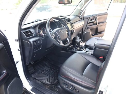 Used 2017 Toyota 4Runner TRD Off-Road Premium AWD/4WD image 14