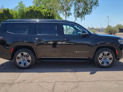 Used 2024 Jeep Wagoneer Series II w/ Flexible Seating Group AWD/4WD image 11