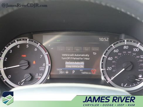 Used 2025 Toyota Highlander XLE image 31