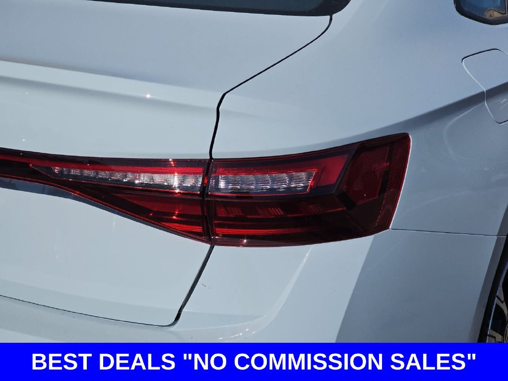 Used 2025 Volkswagen Jetta Sport FWD image 39