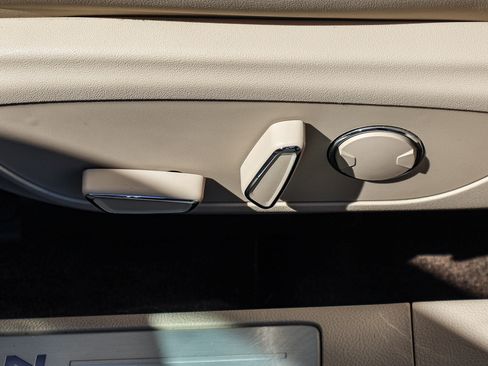 Used 2017 Lincoln MKZ Premiere image 12