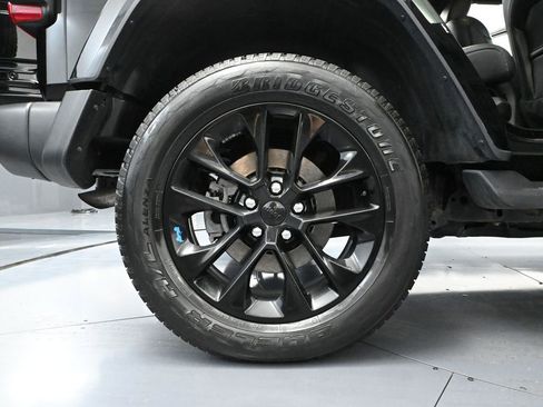 Used 2023 Jeep Wrangler Unlimited Sahara w/ Cold Weather Group image 16