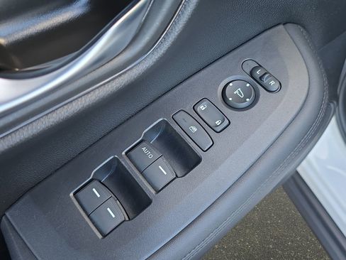 Used 2023 Honda HR-V LX image 28