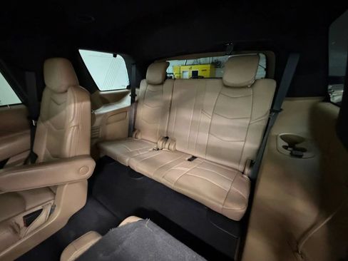 Used 2019 Cadillac Escalade Platinum AWD/4WD image 17