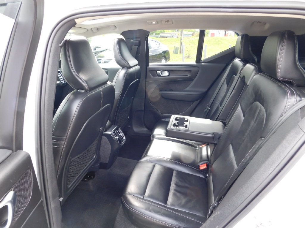 Used 2023 Volvo XC40 B5 Plus w/ Driver Assist Package AWD/4WD image 12