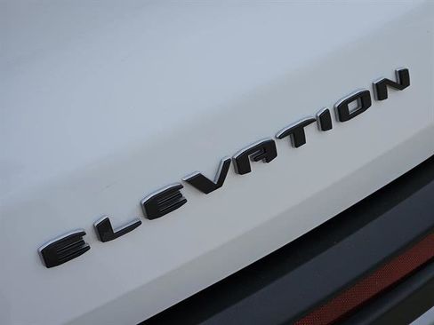 Used 2024 GMC Acadia Elevation image 8