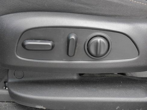 Used 2020 Chevrolet Traverse LS image 21