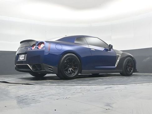 Used 2015 Nissan GT-R Black Edition image 38