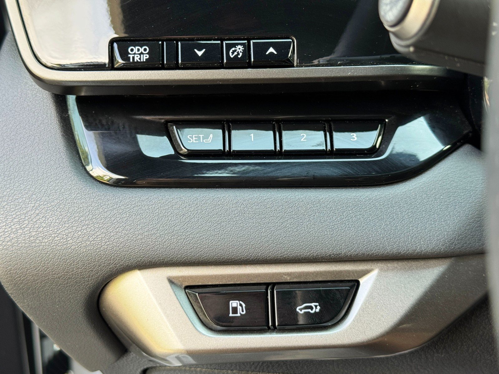 Used 2023 Lexus RX 500h F Sport AWD/4WD image 19