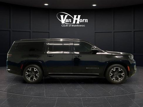 Used 2023 Jeep Wagoneer L Series III w/ Preferred Equipment Group image 2