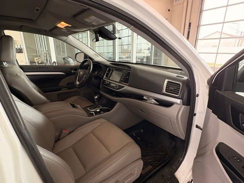 Used 2018 Toyota Highlander XLE w/ Protection Package #3 image 15