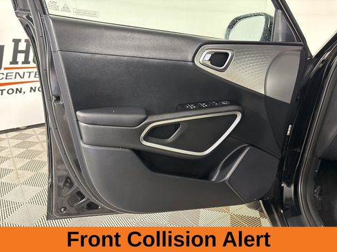 Used 2024 Kia Soul LX image 8