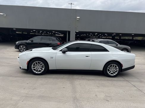 Used 2025 Dodge Charger R/T w/ Quick Order Package 25M R/T image 9