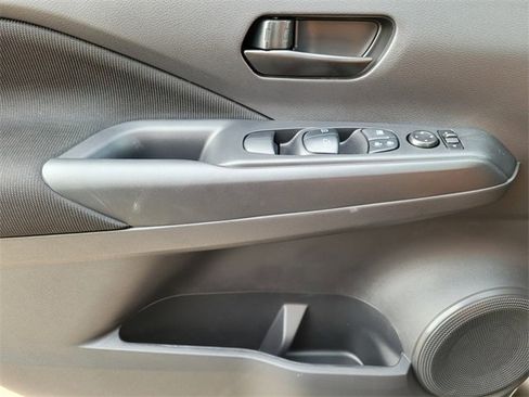 New 2025 Nissan Kicks Play S image 19