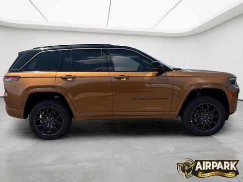 New 2026 Jeep Grand Cherokee Summit w/ Obsidian Package AWD/4WD image 3