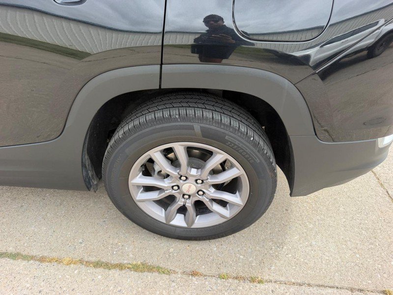 Used 2024 GMC Terrain SLT AWD/4WD image 7