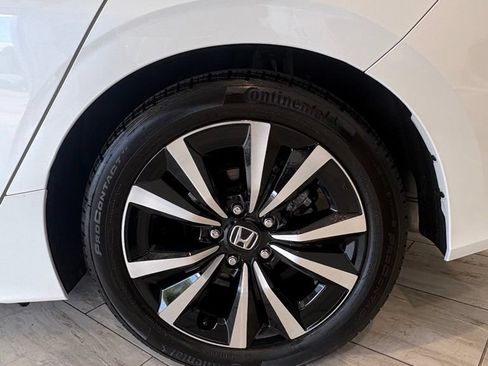 Used 2024 Honda Civic EX-L image 9