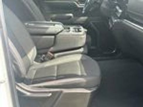 Used 2025 Chevrolet Silverado 1500 LT RWD image 14
