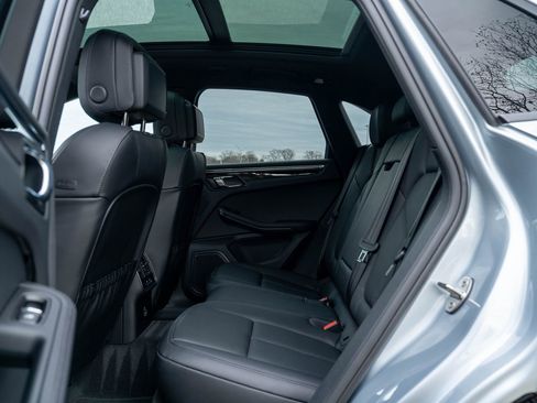 Certified 2025 Porsche Macan image 31