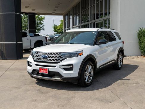 Used 2022 Ford Explorer Limited AWD/4WD image 3