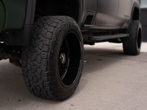Used 2024 GMC Sierra 3500 AT4 w/ Technology Package AWD/4WD image 9