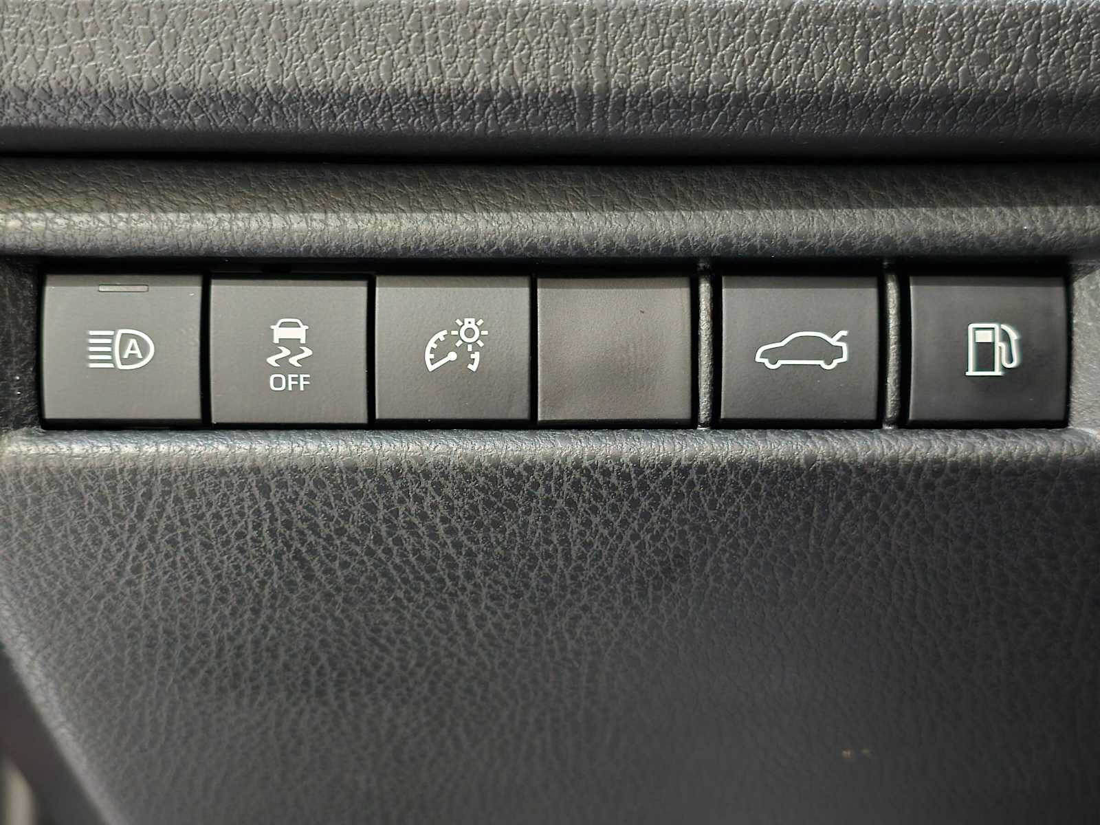 Used 2026 Toyota Camry Hybrid AWD/4WD image 18