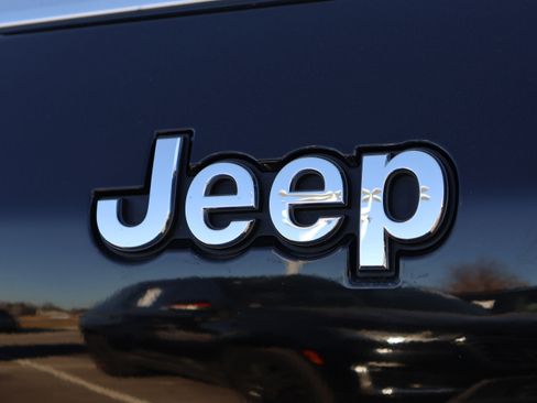 Used 2021 Jeep Grand Cherokee L Limited w/ Luxury Tech Group II image 19