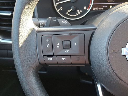 Used 2024 Nissan Rogue SV image 21