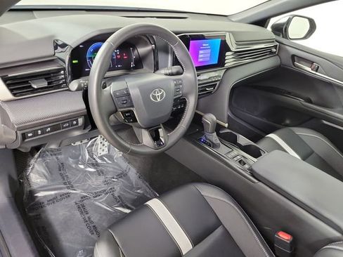 Used 2025 Toyota Camry SE FWD image 18