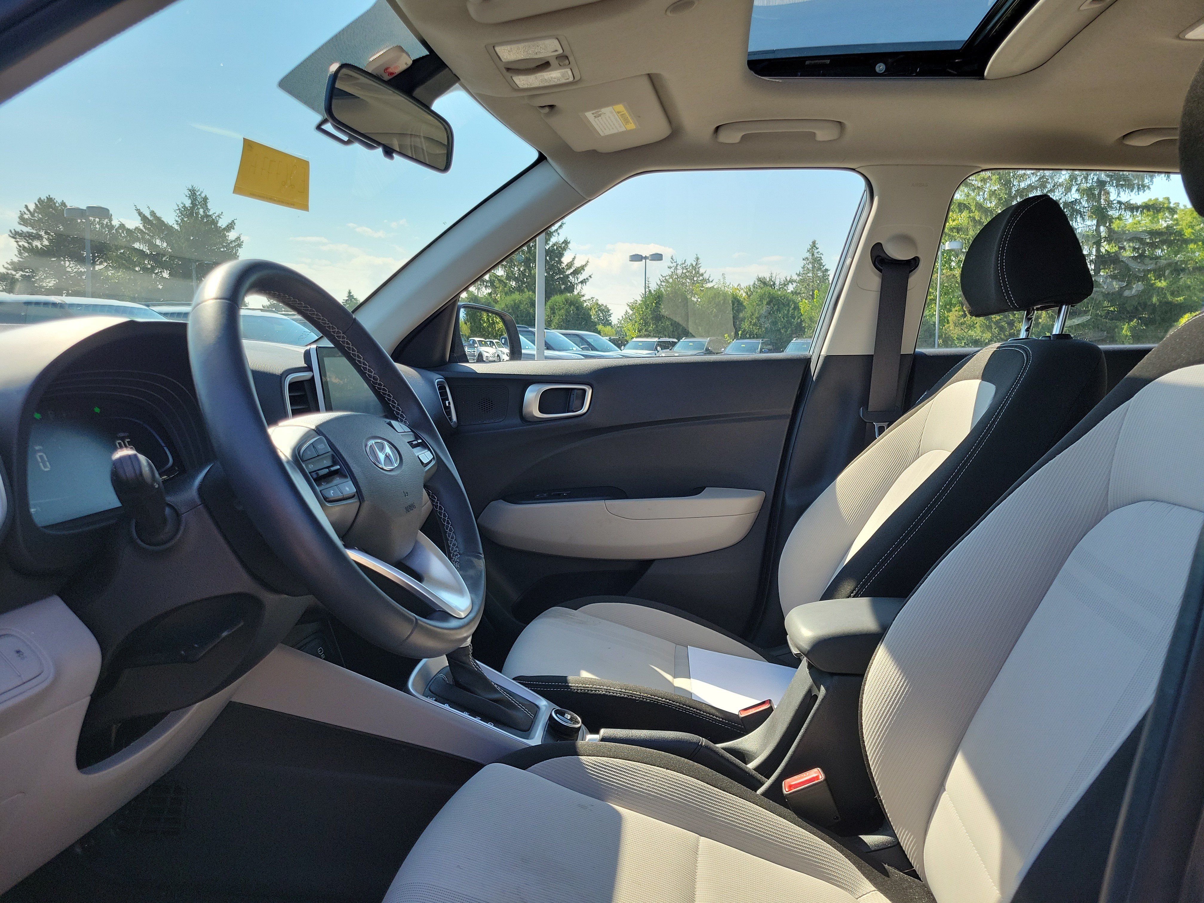 Used 2024 Hyundai Venue SEL FWD image 15