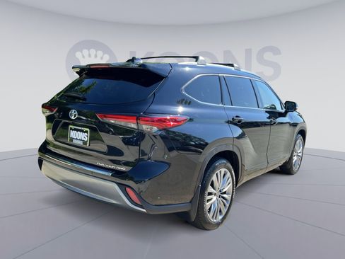 Used 2023 Toyota Highlander Platinum AWD/4WD image 16
