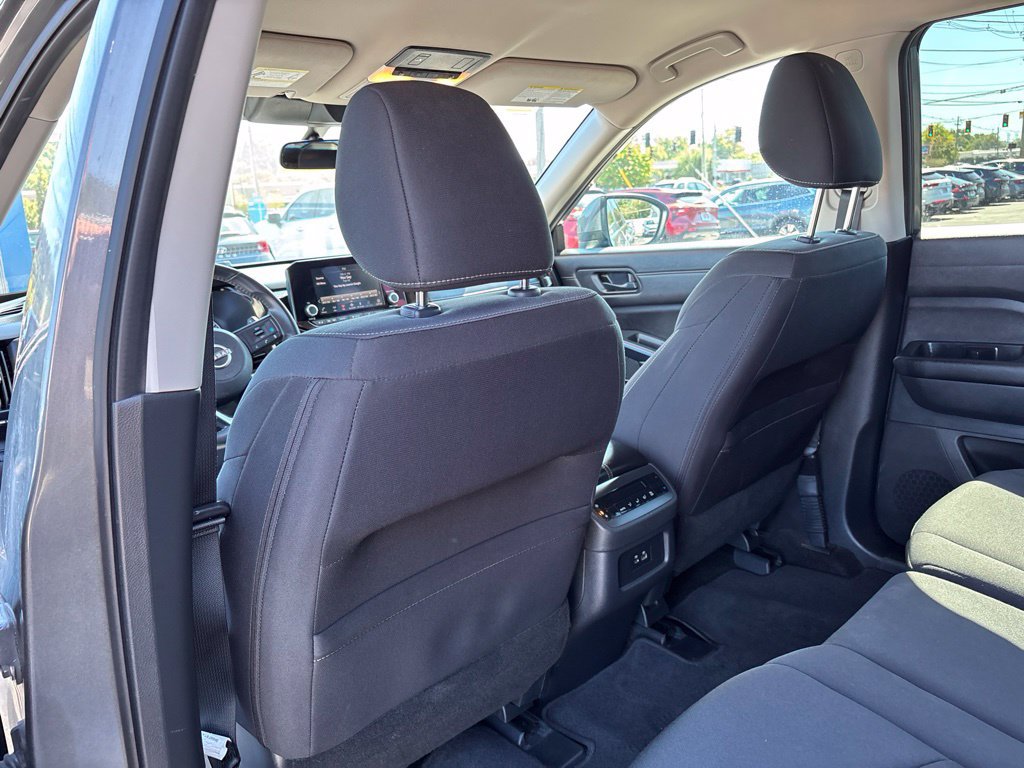 Used 2025 Nissan Pathfinder SV AWD/4WD image 30