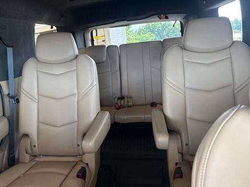 Used 2020 Cadillac Escalade Platinum AWD/4WD image 24