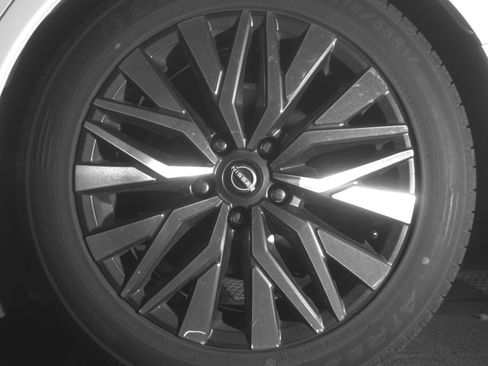 Used 2025 Nissan Altima 2.5 SV FWD image 17