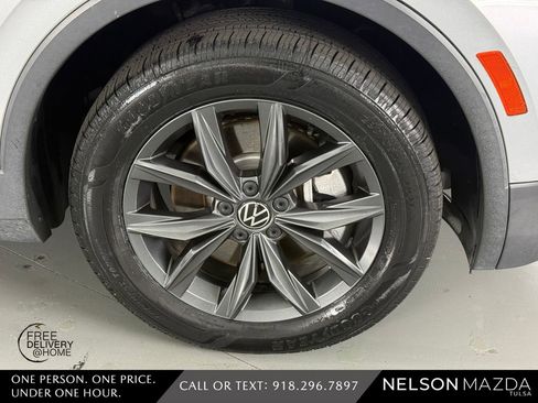 Used 2022 Volkswagen Tiguan SE w/ Panoramic Sunroof Package FWD image 10