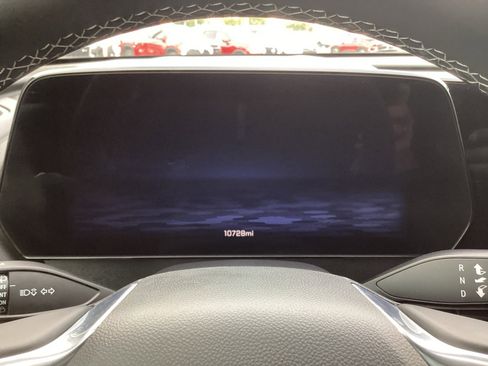 Used 2025 Chevrolet Traverse LT FWD image 24